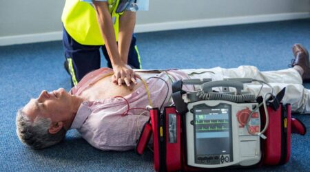 do paramedics make more than nurses